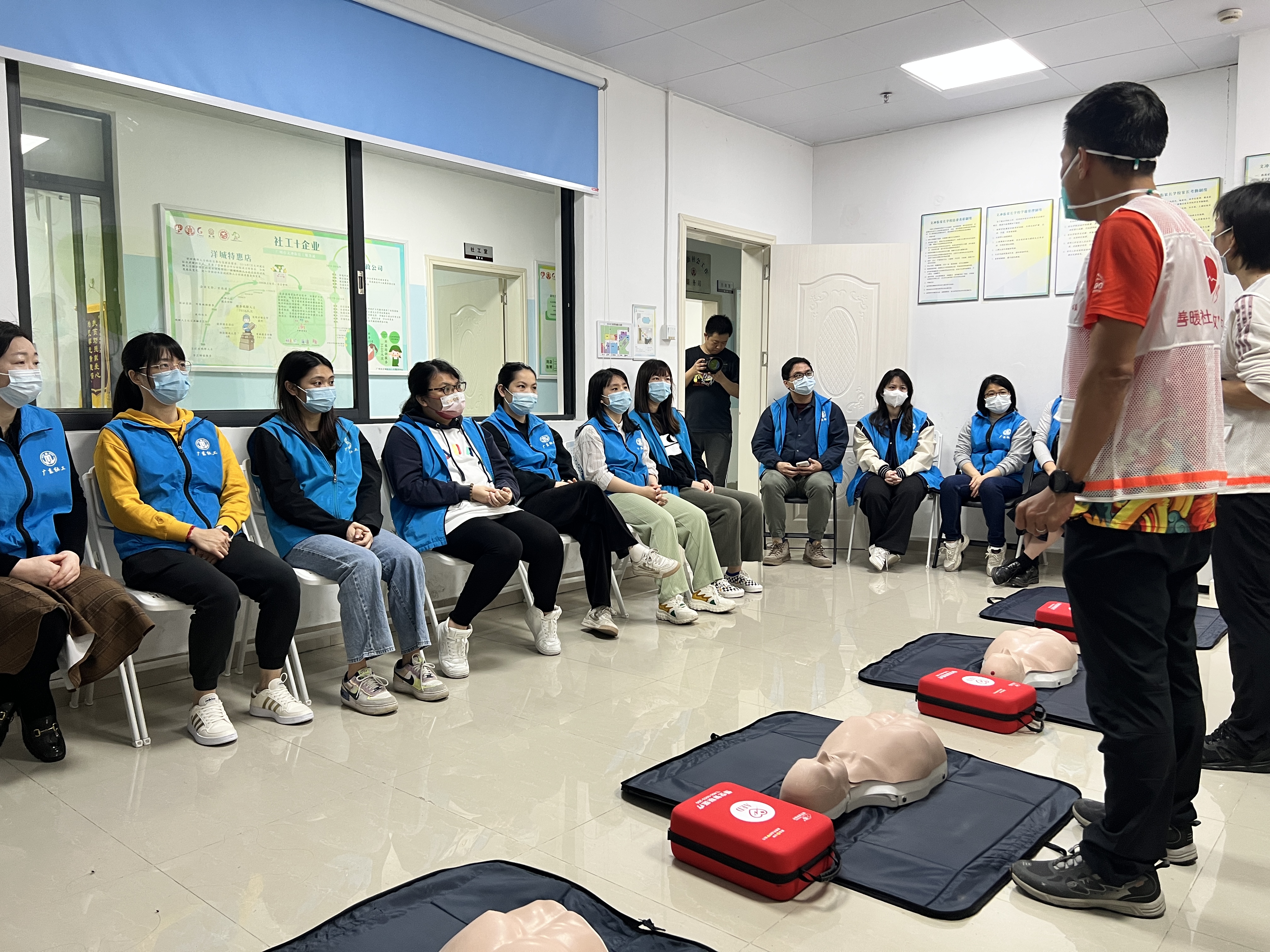 善暖社区，“救”在身边——文冲街社工站AED使用公益急救培训